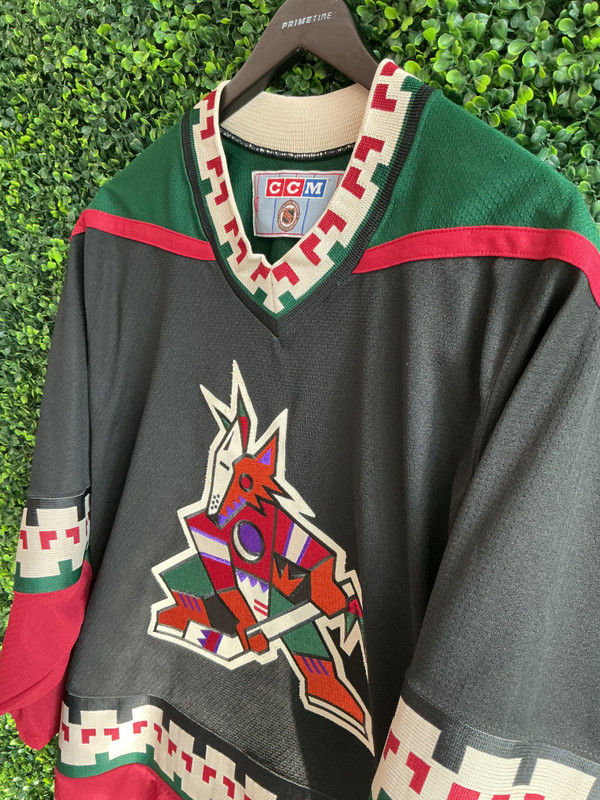 VINTAGE PHOENIX COYOTES CCM AWAY JERSEY