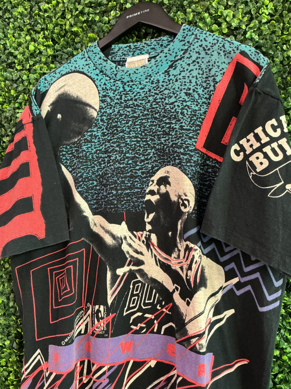 VINTAGE MICHAEL JORDAN GRAPHIC MAGIC JOHNSON T'S SHIRT