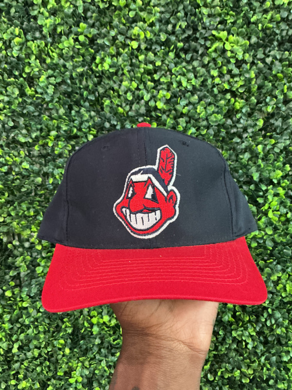 DEADSTOCK VINTAGE CLEVELAND INDIANS LOGO ATHLETIC SNAPBACK