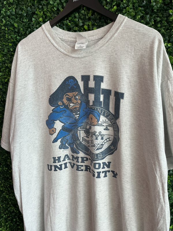 VINTAGE HAMPTON UNIVERSITY HU MASCOT TEE