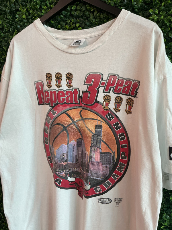 VINTAGE 1998 CHICAGO BULLS 3-PEAT NBA FINALS TEE