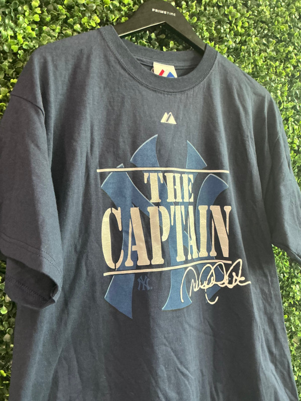 2000'S DEREK JETER NEW YORK YANKEES MAJESTIC TEE (SZ L)