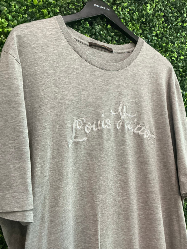 LOUIS VUITTON SCRIPT LOGO GREY TEE