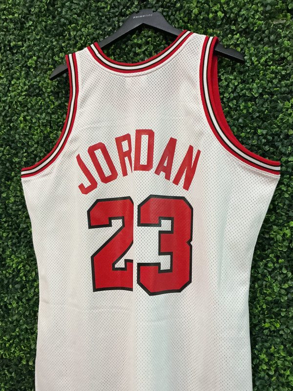 MICHAEL JORDAN CHICAGO BULLS MITCHELL & NESS AUTHENTIC 91-92 JERSEY