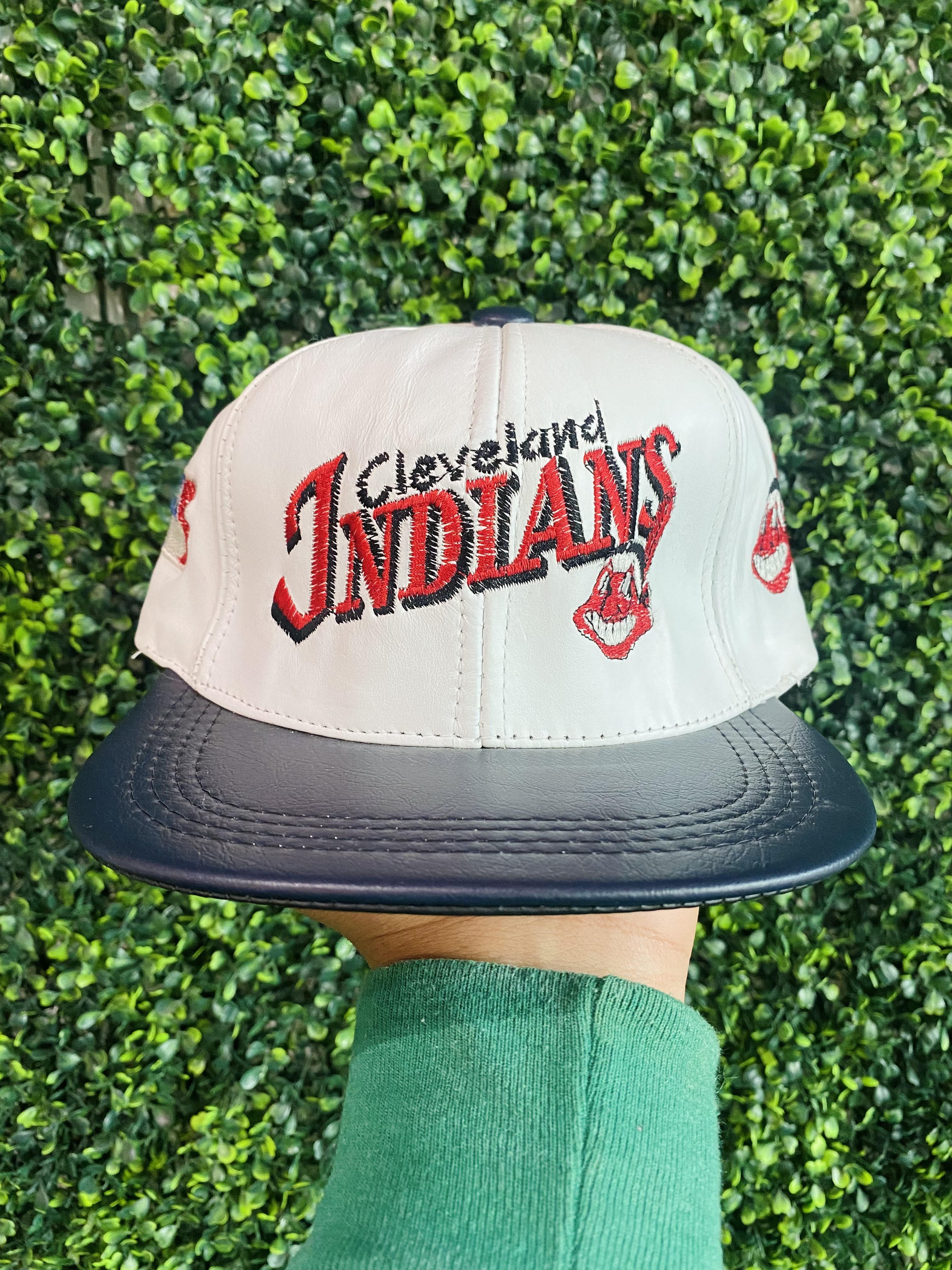 VINTAGE LEATHER CLEVELAND INDIANS SNAPBACK - Primetime