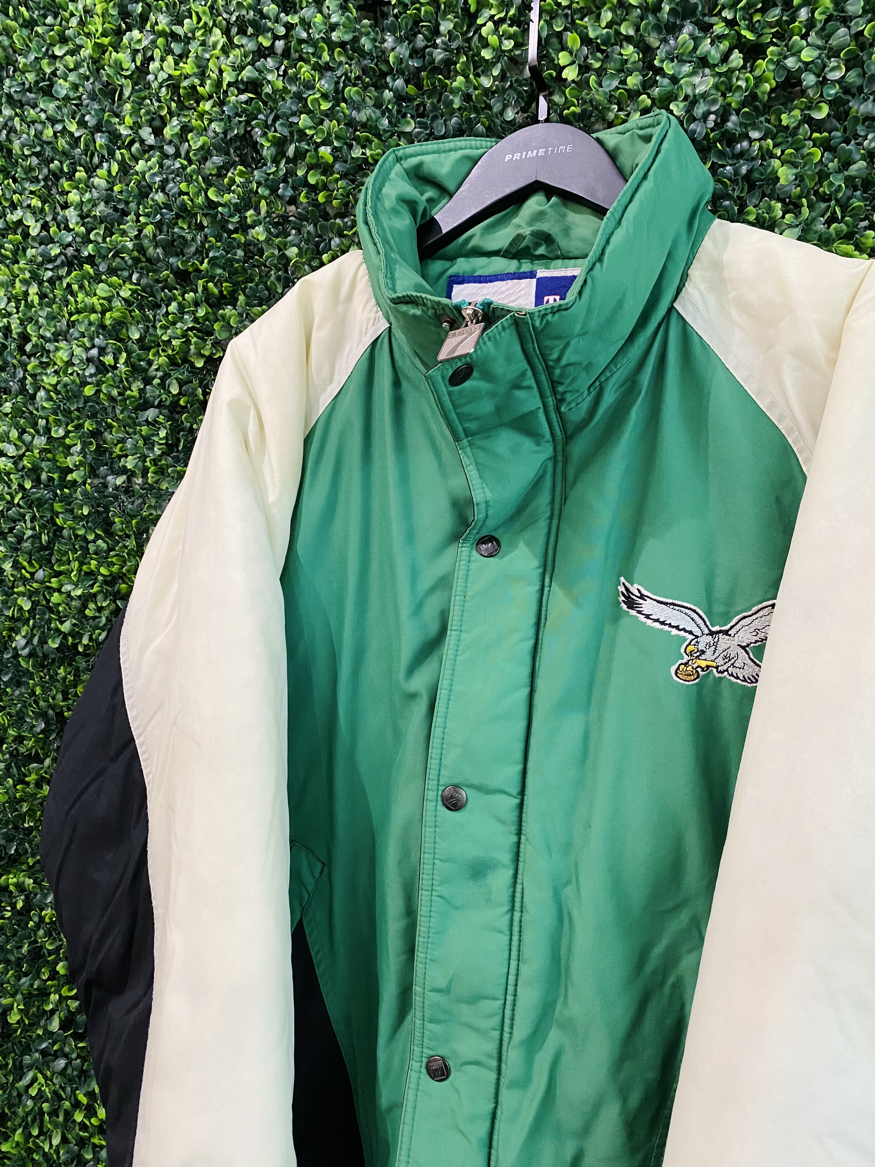 In The Clutch Puffer Jacket Vintage Logo Philadelphia Eagles