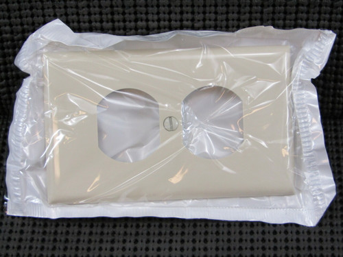 Leviton 024-80703-NT Standard Thermoplastic Wallplate - Lot of 25