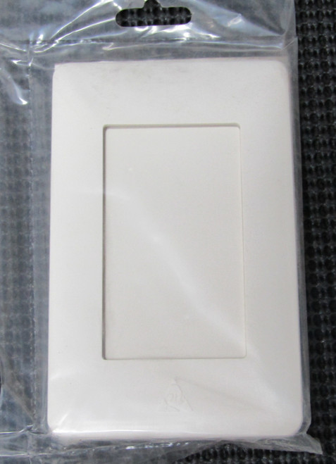 ONQ 364299-01 BLANK WHITE ANYPORT DESIGNER OUTLET - LOT OF 6