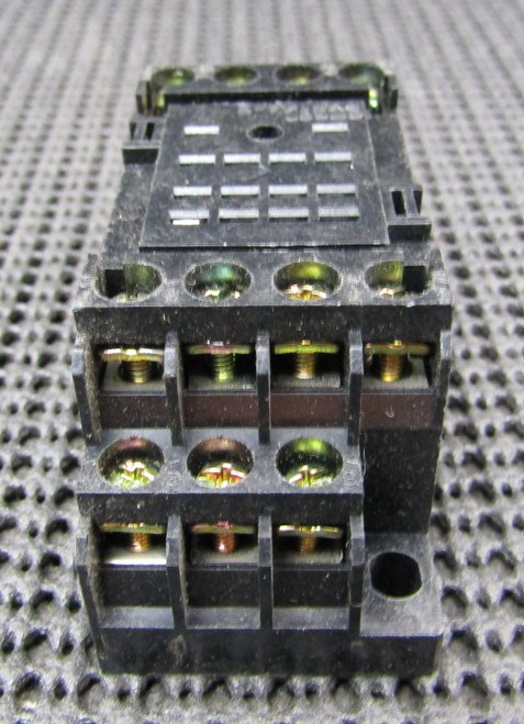 OMRON PYF14A-E 14PIN DIN RAIL MY4/H3Y4 RELAY SOCKET BASE - LOT OF 5 / NEW NO BOX