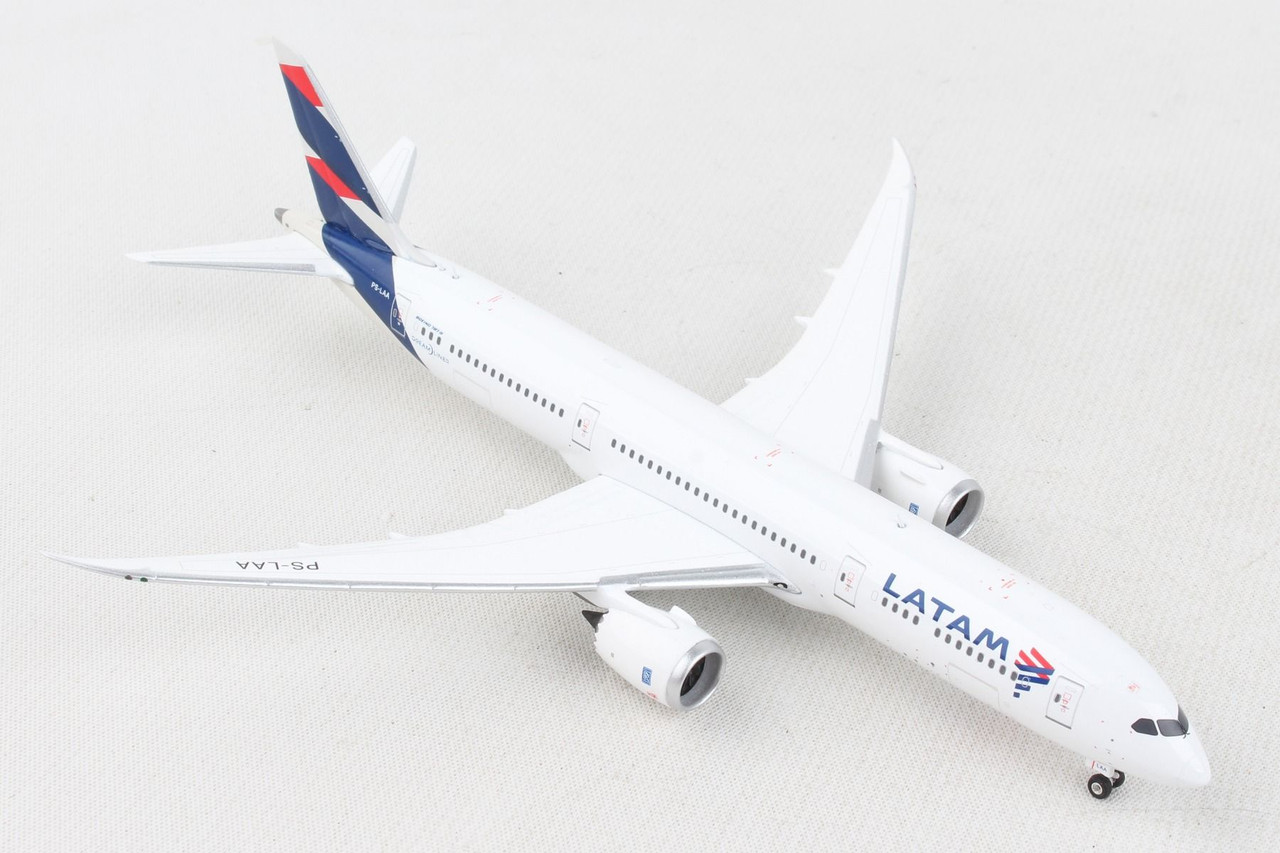 Phoenix Latam Boeing 787-9 PS-LAA 1/400 - Aircraft Model Store