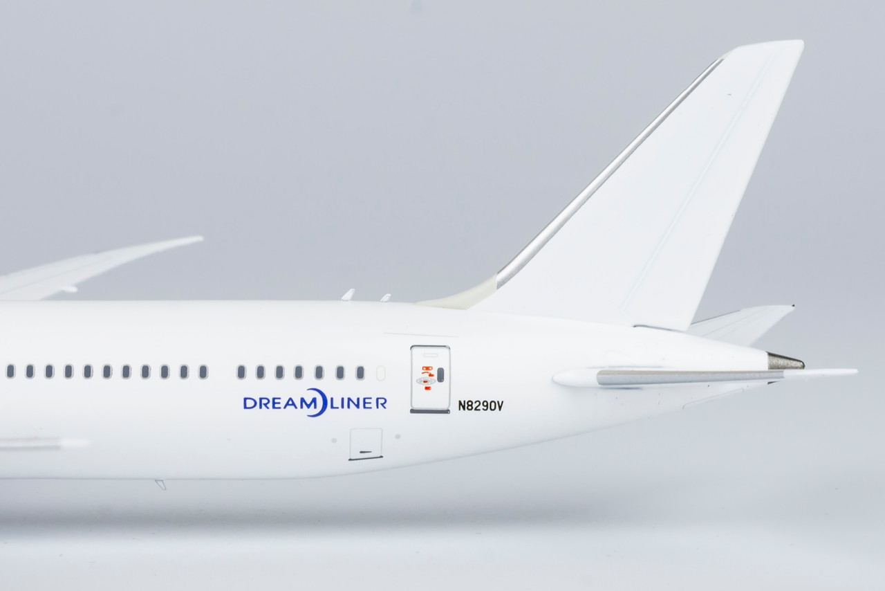 NG Models Boeing Company 787-10 Dreamliner N8290V 1/400 56025