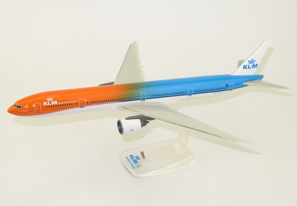 KLM Snap-fit Boeing 777-300ER  1/200