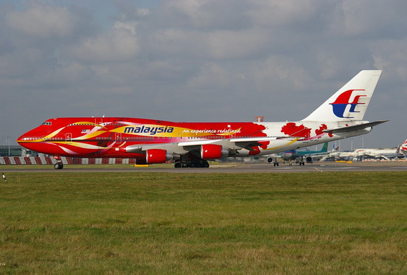 Phoenix Malaysian Airlines Boeing 747-400 Hibiscus Livery 9M-MPD 1/400