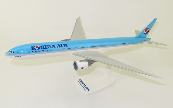 Qatar Snap-fit Boeing 777-300ER 1/200 - Aircraft Model Store