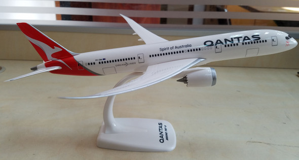 Qantas Snap-fit Boeing 787-9 1/250 PP-QANTASB7879