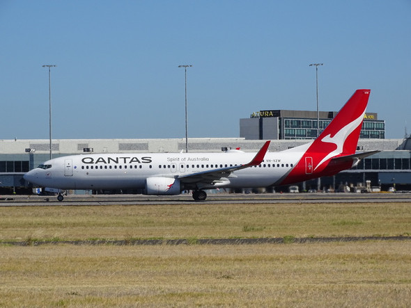 Phoenix Qantas Boeing 737-800 VH-VZW 1/400