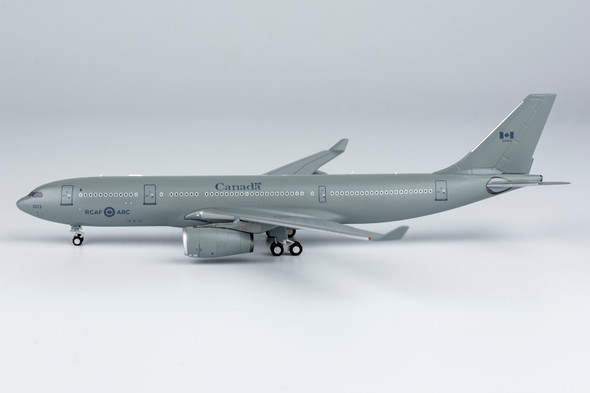 NG Models Canada - Royal Canadian Air Force (RCAF) CC-330 Husky 3300031/400 61068