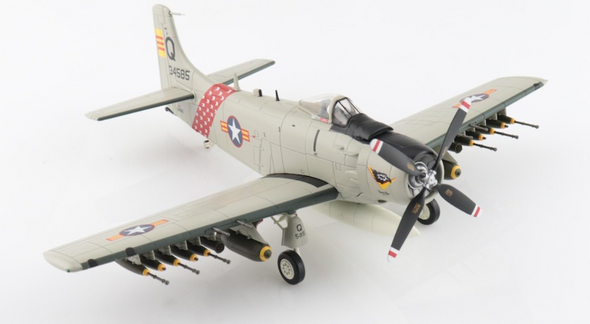 Hobby Master A-1H Skyraider (AD-6) 134585 1ST FS VNAF 1963 1/72 HA2921 