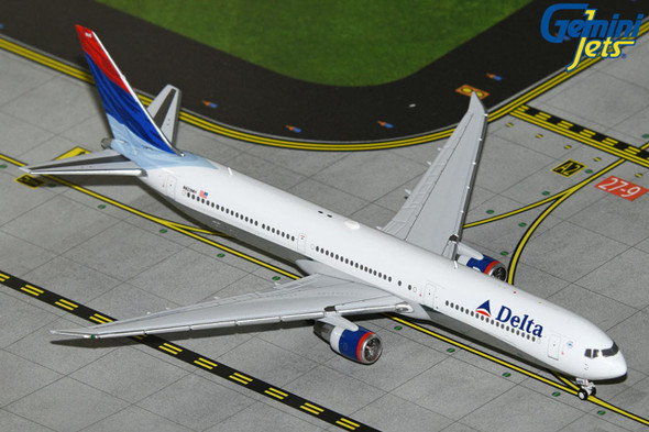 GeminiJets Delta Air Lines B767-400ER N829MH (Colors In Motion/Wavylivery) 1/400 GJDAL2158