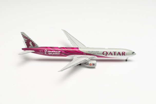 Herpa Qatar Airways Boeing 777-300ER FIFA World Cup 2022 A7-BEB 1/500 535687