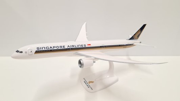 Snap-Fit Singapore Airlines Boeing 787-10 Plastic Model 1/200