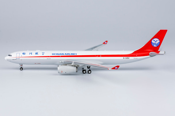 NG Models Sichuan Airlines Cargo Airbus A330-300P2F B-32D2 1/400 62059