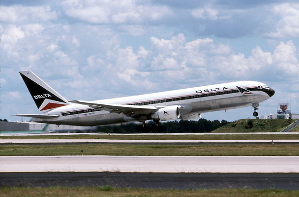 Phoenix Delta Boeing 767-300ER N117DL 1/400