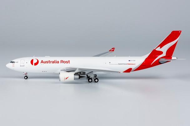 NG Models Australia Post Airbus A330-200P2F VH-EBF 1/400 61090