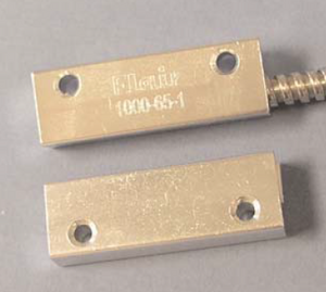 Flair Electronics | Heavy Duty Surface Mount Contact - CC, 1 3/4" Gap, 2" L X 5/8" W X 3/8" H,  Waterproof, 18" Armored Cable, Screw Mounting | VIP-1000-65-1