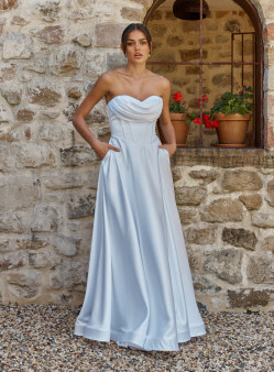 https://taniaolsen.com.au/cdn/shop/files/DoraPO2663PureWhite_Deb78.jpg?v=1762908009&width=720