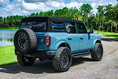 Go Rhino Dominator Extreme D1 SideSteps (Complete Kit w/SideStep + Brackets) for 2021-2026 Ford Bronco, Textured Black - Part #D14129T