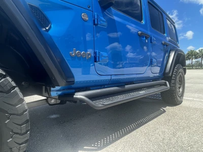 Go Rhino Dominator Xtreme Side Steps for 2018-2025 Wrangler JLU / 392 4-Door (with Brackets), Textured Black - Part #D14506T
