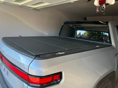 Access LOMAX ProSeries Cover - Black Diamond Mist - 2022-2025 Rivian R1T 4ft 6in Bed (w/ OEM Tonneau Track) - B0080019