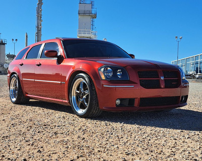Brett's 2006 Dodge Magnum SRT8 on WELD Ventura Street Gloss Black Wheels 20x9 Fronts and 20x10.5 Rears