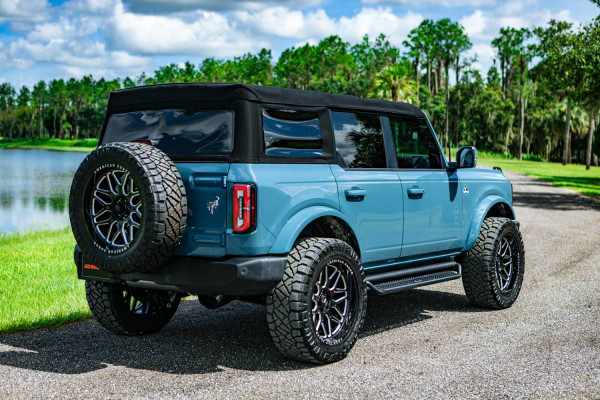 Go Rhino Dominator Extreme D1 SideSteps (Complete Kit w/SideStep + Brackets) for 2021-2026 Ford Bronco, Textured Black - Part #D14129T