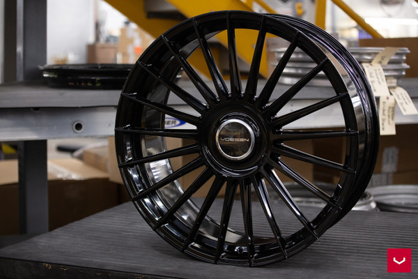 Vossen HF-8 22x9.5 5x112 ET15 Gloss Black Wheel (HF8-2M61). Hybrid Forged luxury design for Audi, Mercedes-Benz, Porsche Macan, and VW Touareg fitments.
