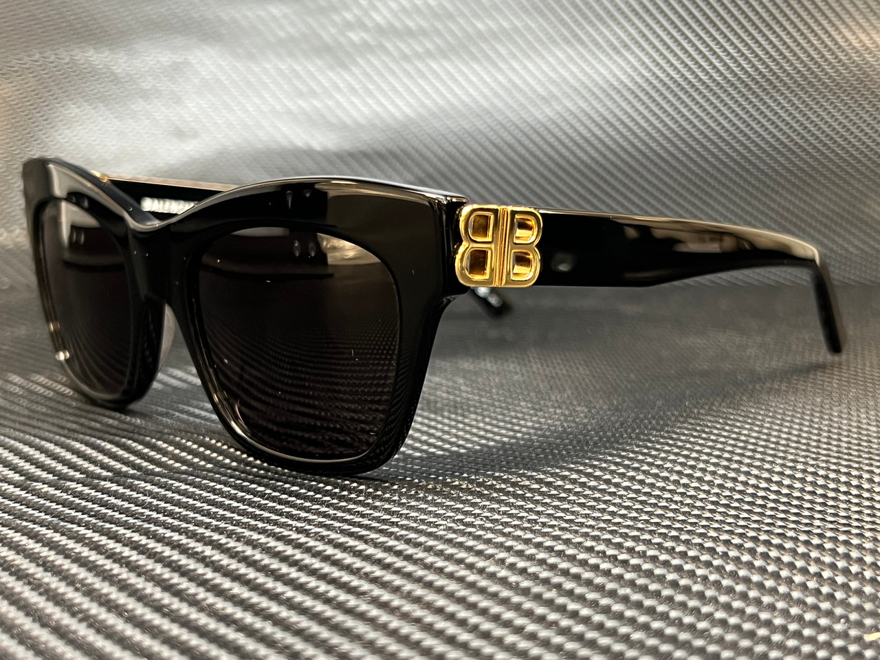 サングラス BALENCIAGA Woman Sunglasses Black BB0132S 001 Balenciaga Women's Black Squared Cat Eye Sunglasses