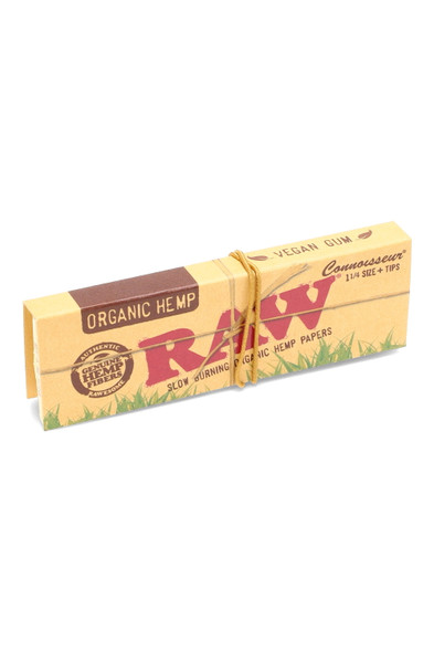 RAW Organic Connoisseur 1 ¼ booklet with tips for head-shop retail, kraft-tan pack with elastic band and vegan gum callout, angled view.