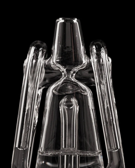 Close-up of clear Recycler 2.0 mouthpiece and dual external uptakes, detailing premium glasswork for wholesale vaporizer displays.