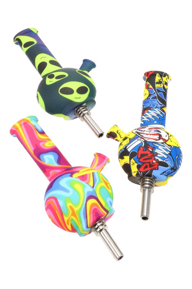 Round silicone water-pipe dab straws with metal tips; alien, rainbow swirl, and comic prints; 4.5" for wholesale smoke-shop listings.