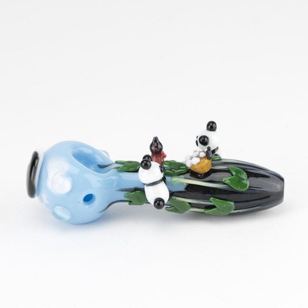 Left-side profile for wholesale listings, 4.5" borosilicate spoon showing pandas climbing bamboo and a sky-blue bowl, clean white background.