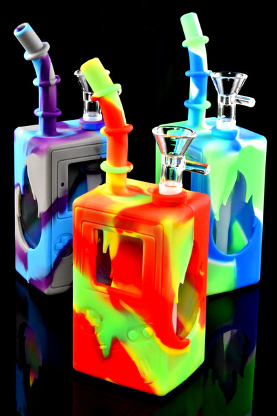 Small Silicone/Glass Game Player Water Pipe - WP2851
