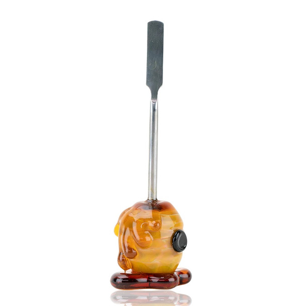 Straight-on product cutout of amber beehive base with metal blade; compact 4" dab tool for retail smoke gear listings, reflective studio look.