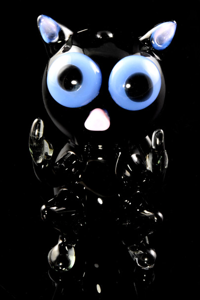 Wholesale black cat giving the middle finger glass pipe.