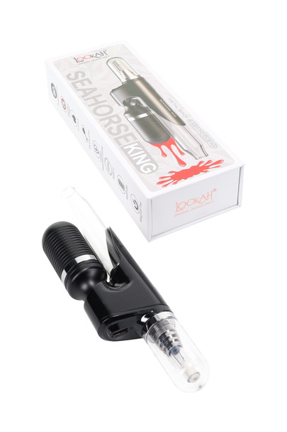 Black Seahorse King electric dab straw with matching box; compact metal body and quartz tip, wholesale concentrate gear on white. Black Seahorse King electric dab straw with matching box; compact metal body and quartz tip, wholesale concentrate gear on white.