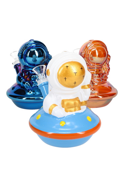 6" Glasstronaut GoG mini water pipe, astronaut on UFO design with 18.8 mm joint, three-color group front angle for wholesale smoke-shop buyers. 6" Glasstronaut GoG mini water pipe, astronaut on UFO design with 18.8 mm joint, three-color group front angle for wholesale smoke-shop buyers.