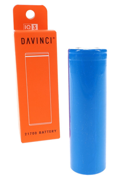DaVinci wholesale battery accessory with blue 21700 cell beside orange IQ3 retail box, front product shot