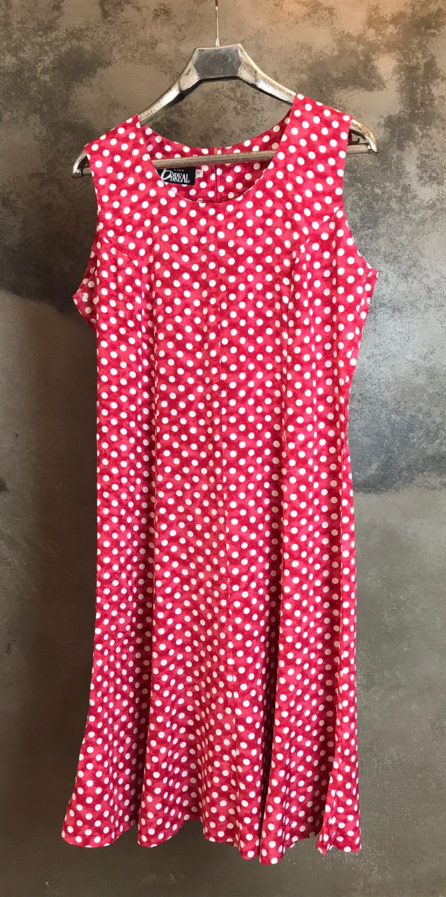 vestido vermelho com bolinhas brancas