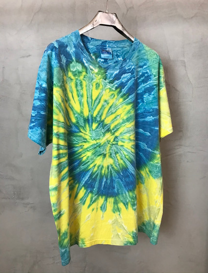 T-Shirt Tie & Dye Azul Amarelo e Verde