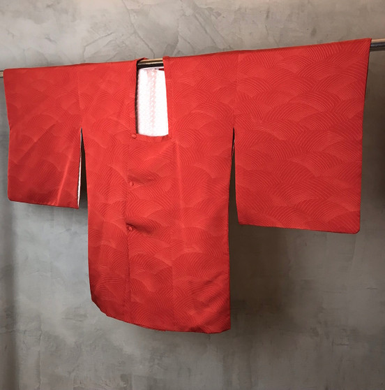 Kimono Japonês Cor de Tijolo com Padrão Abstracto